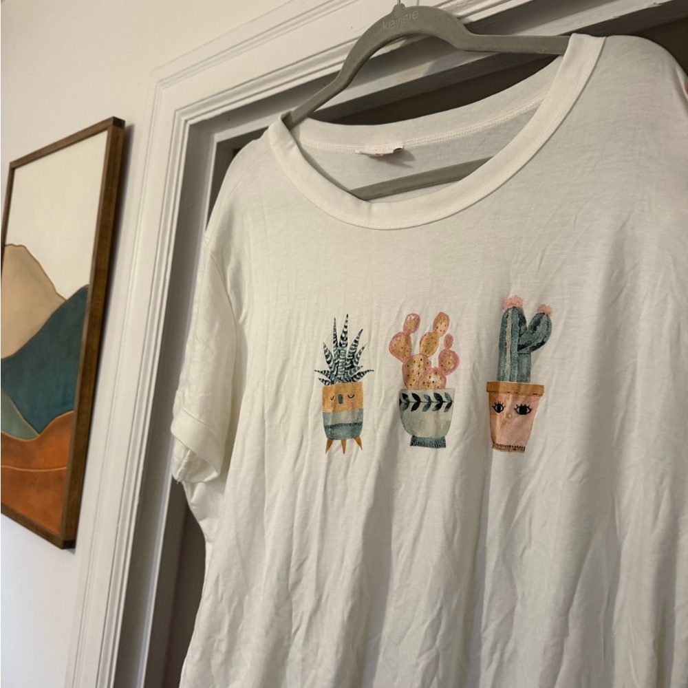 LuLaRoe NEW White T-Shirt with Plant Print